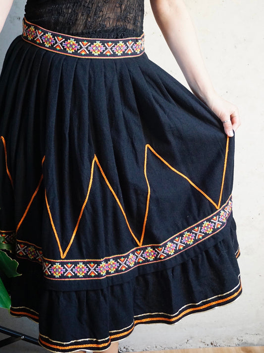 It’s a Gypsea lifestyle - 70s skirt- XS